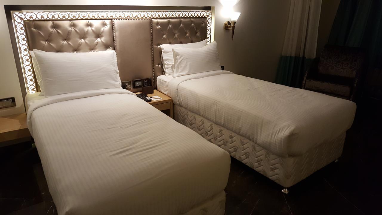 Hotel Peninsula Redpine Bombaj Zewnętrze zdjęcie