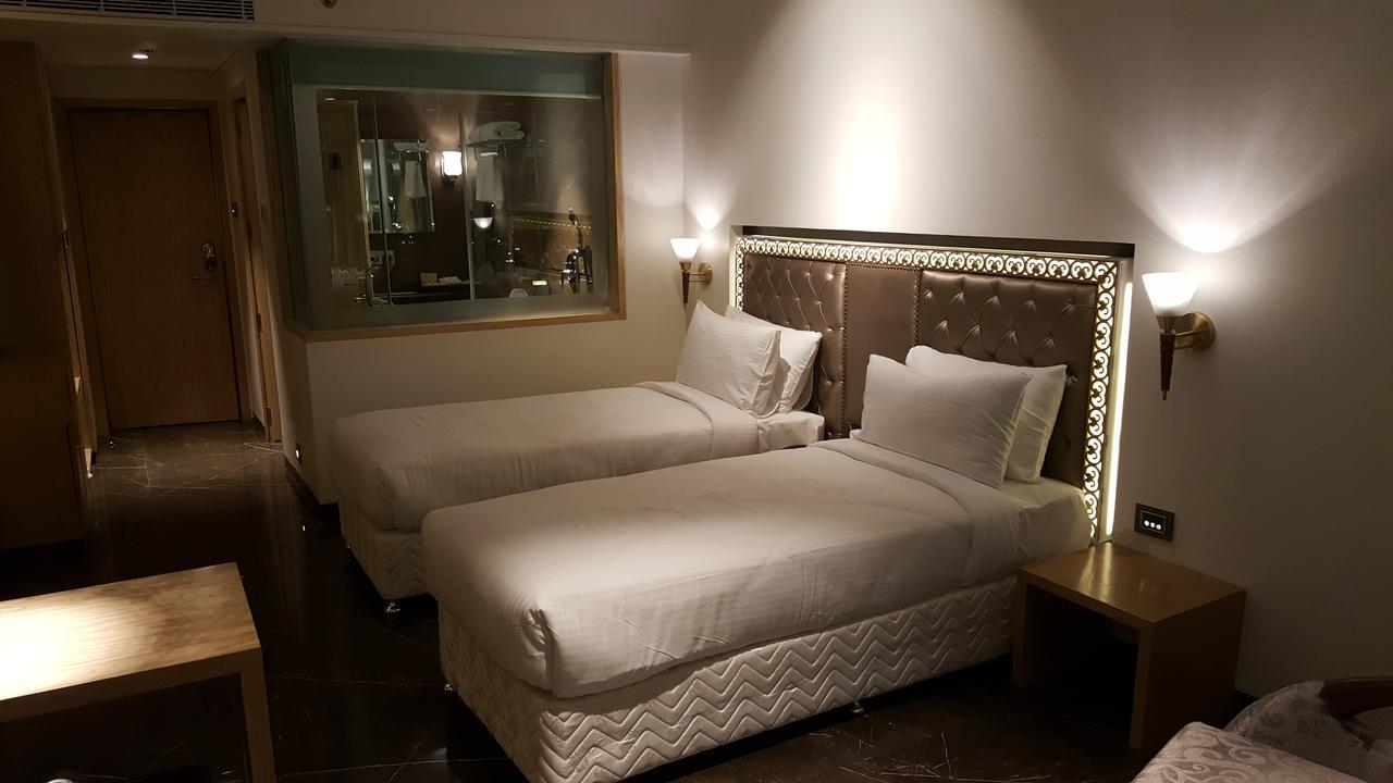 Hotel Peninsula Redpine Bombaj Zewnętrze zdjęcie